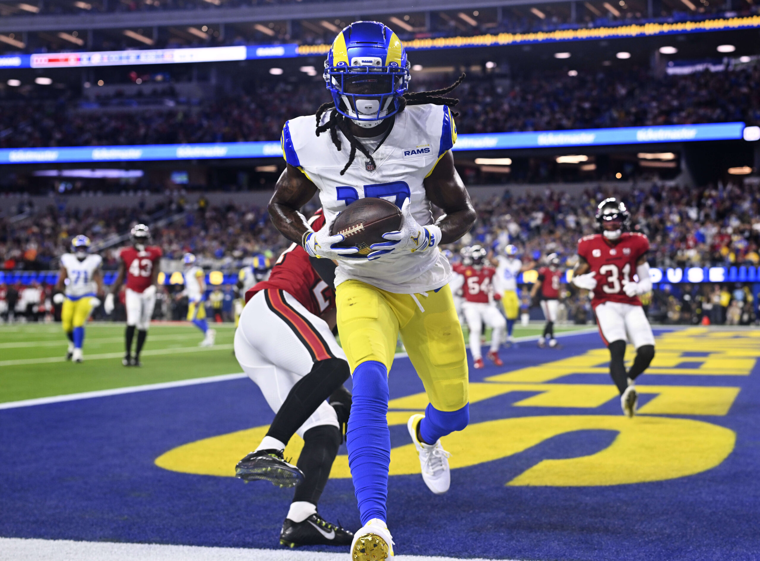 Wide receiver Davante Adams (17) of the Rams catches a...