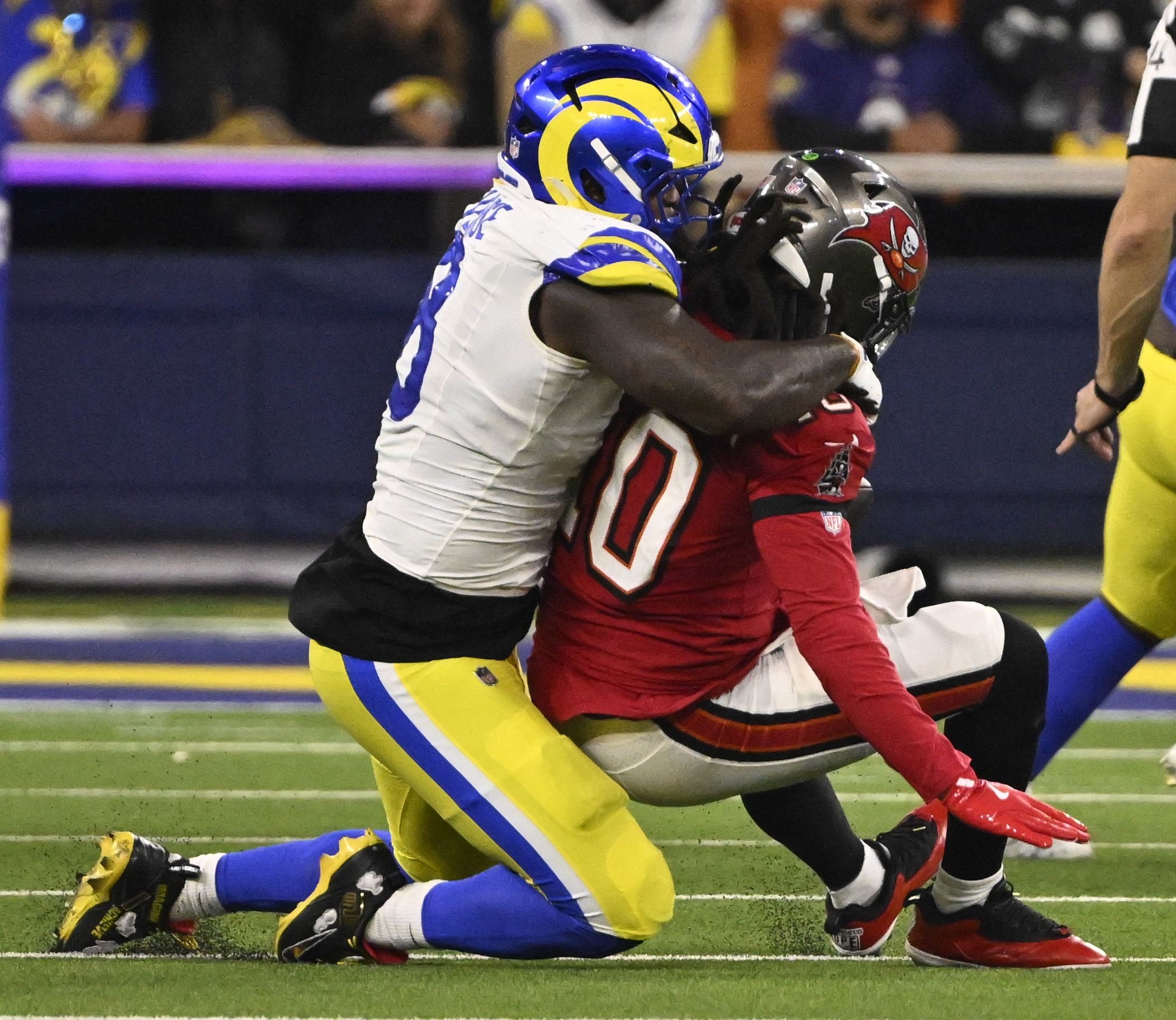 Linebacker Jared Verse (8) of the Rams sacks quarterback Teddy...