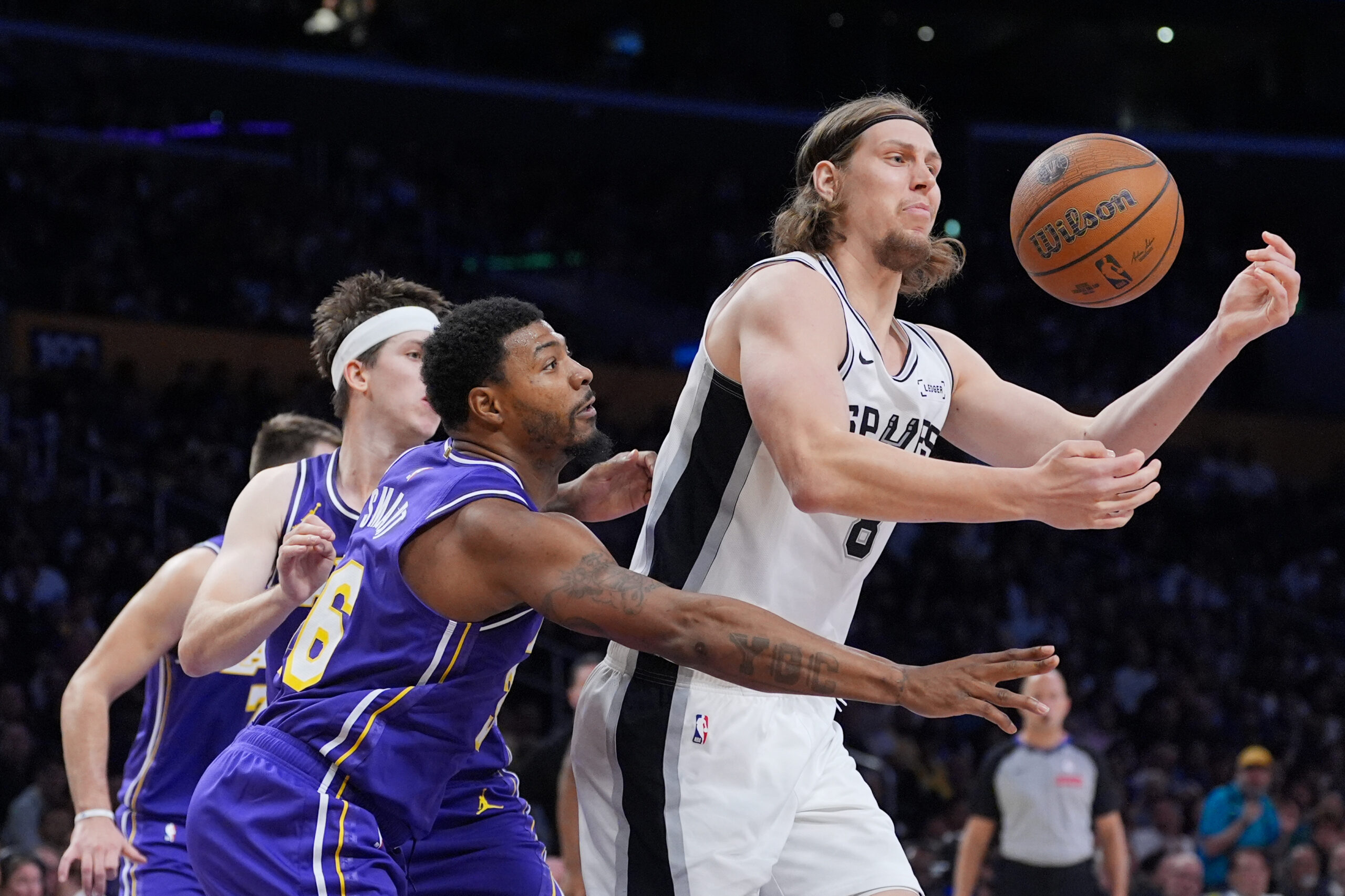 San Antonio Spurs forward Kelly Olynyk, right, grabs a loose...