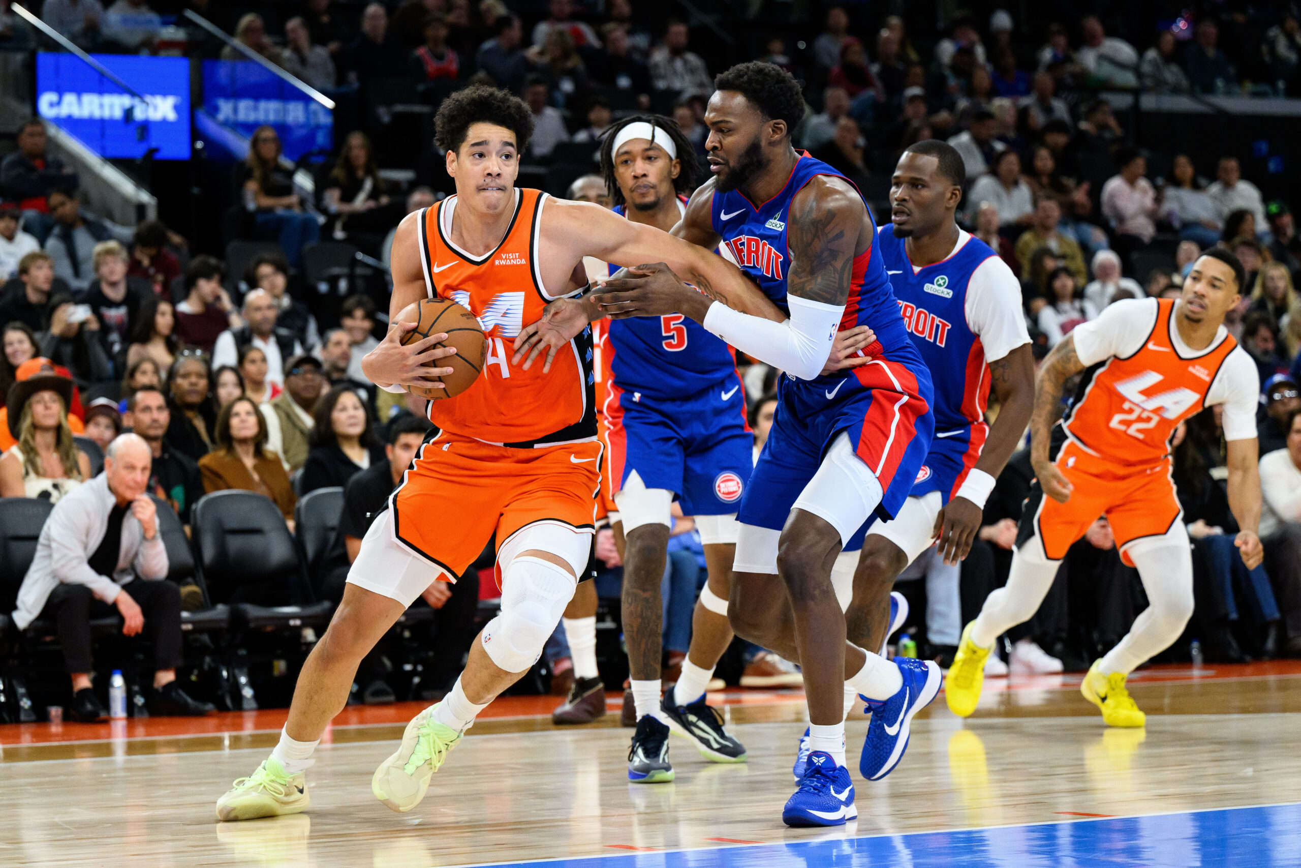 Clippers center Yanic Konan Niederhauser (14) drives the ball while...