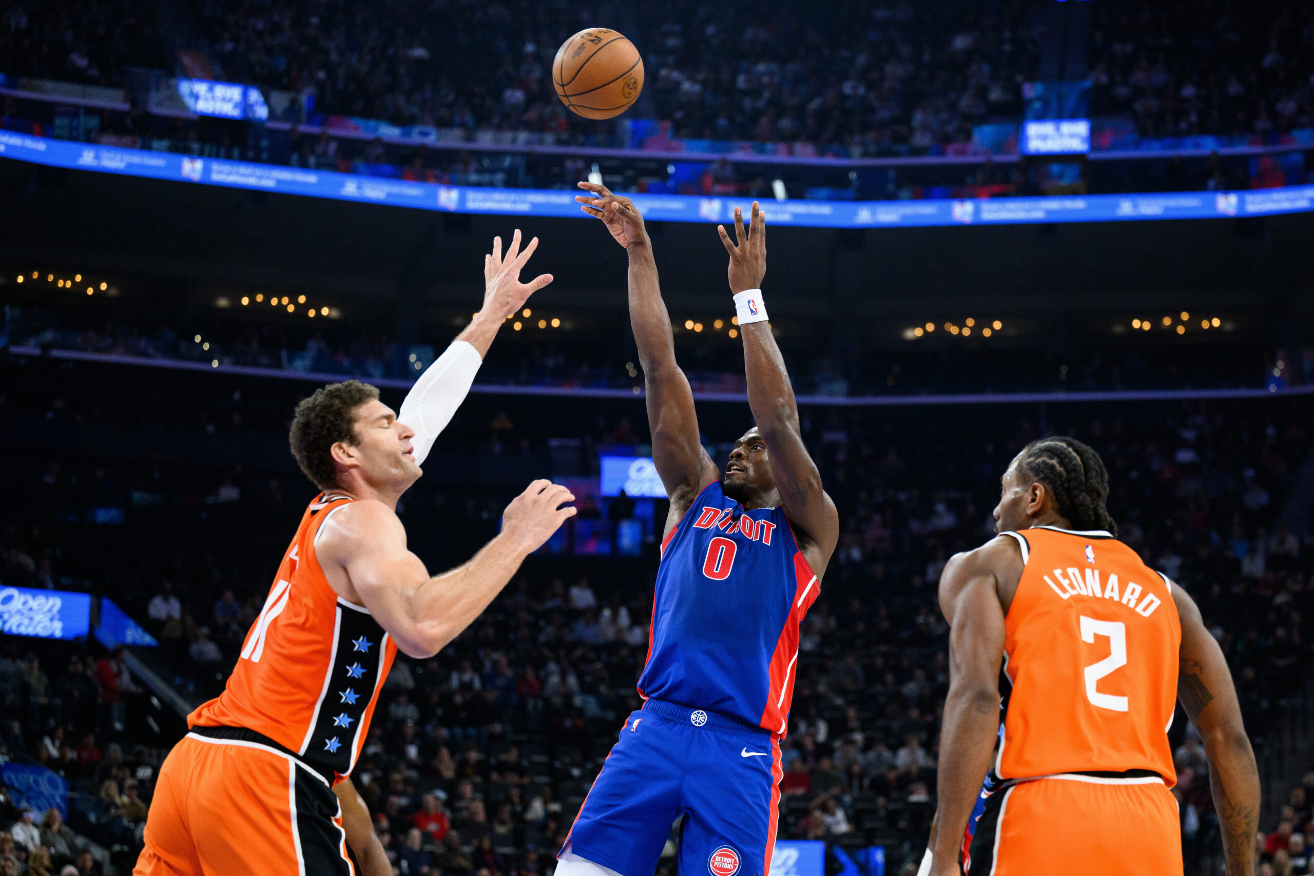 Detroit Pistons center Jalen Duren (0) shoots over Clippers center...