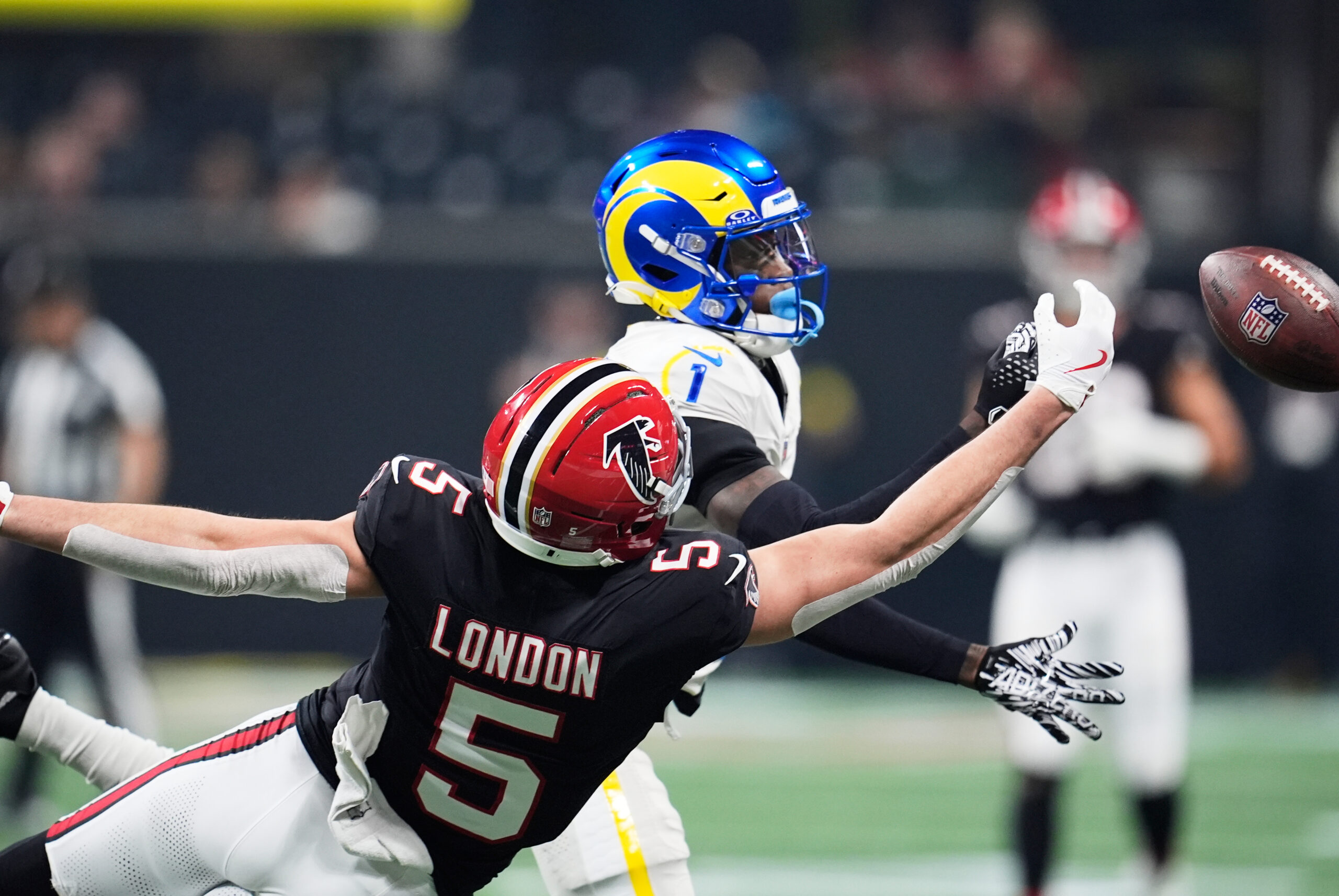 Atlanta Falcons wide receiver Drake London (5) dives for a...