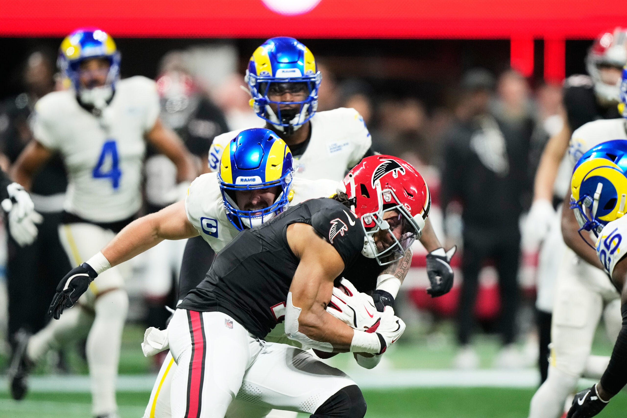 Atlanta Falcons running back Bijan Robinson (7) carries against the...