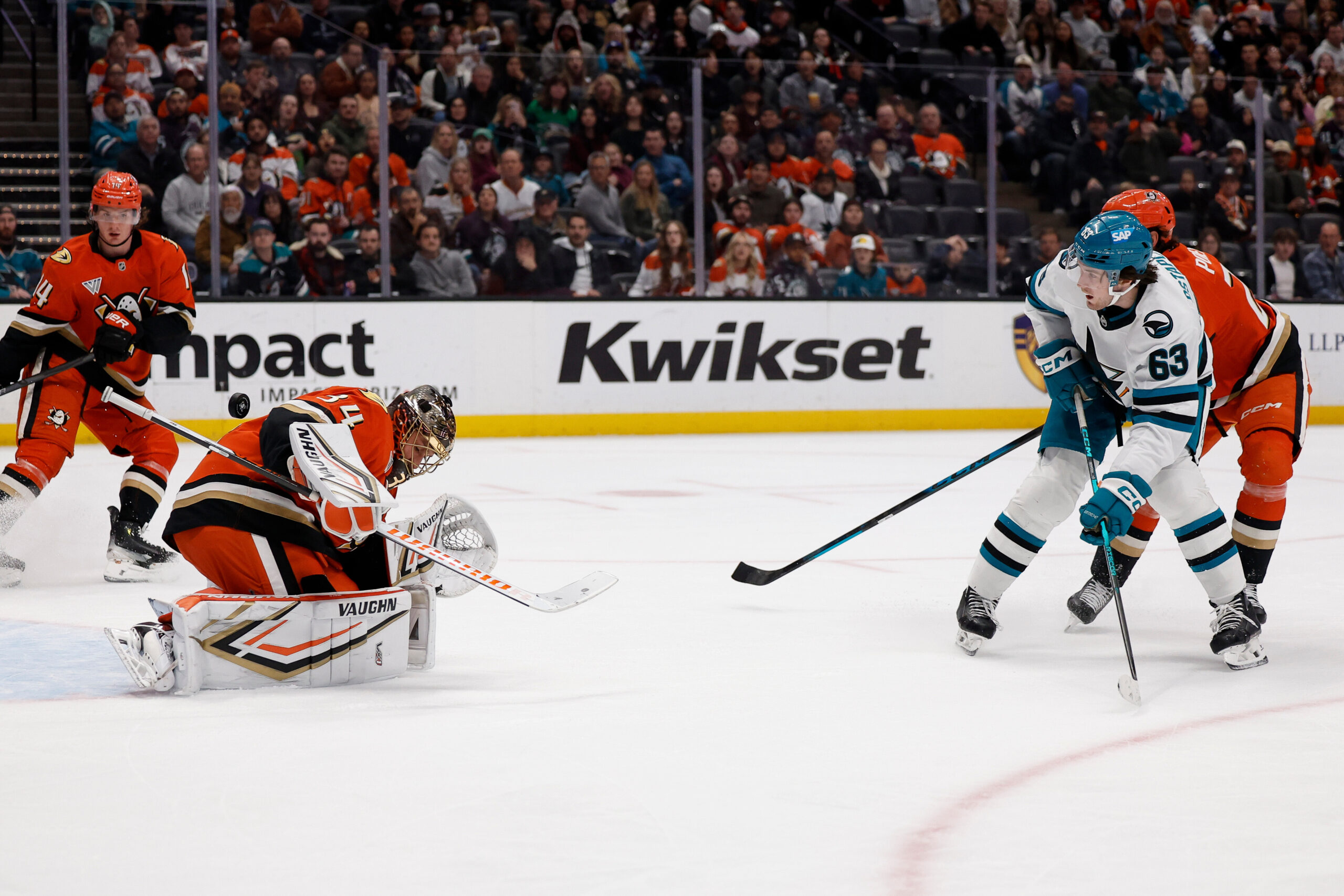 Ducks goaltender Petr Mrazek (34) blocks a shot by San...