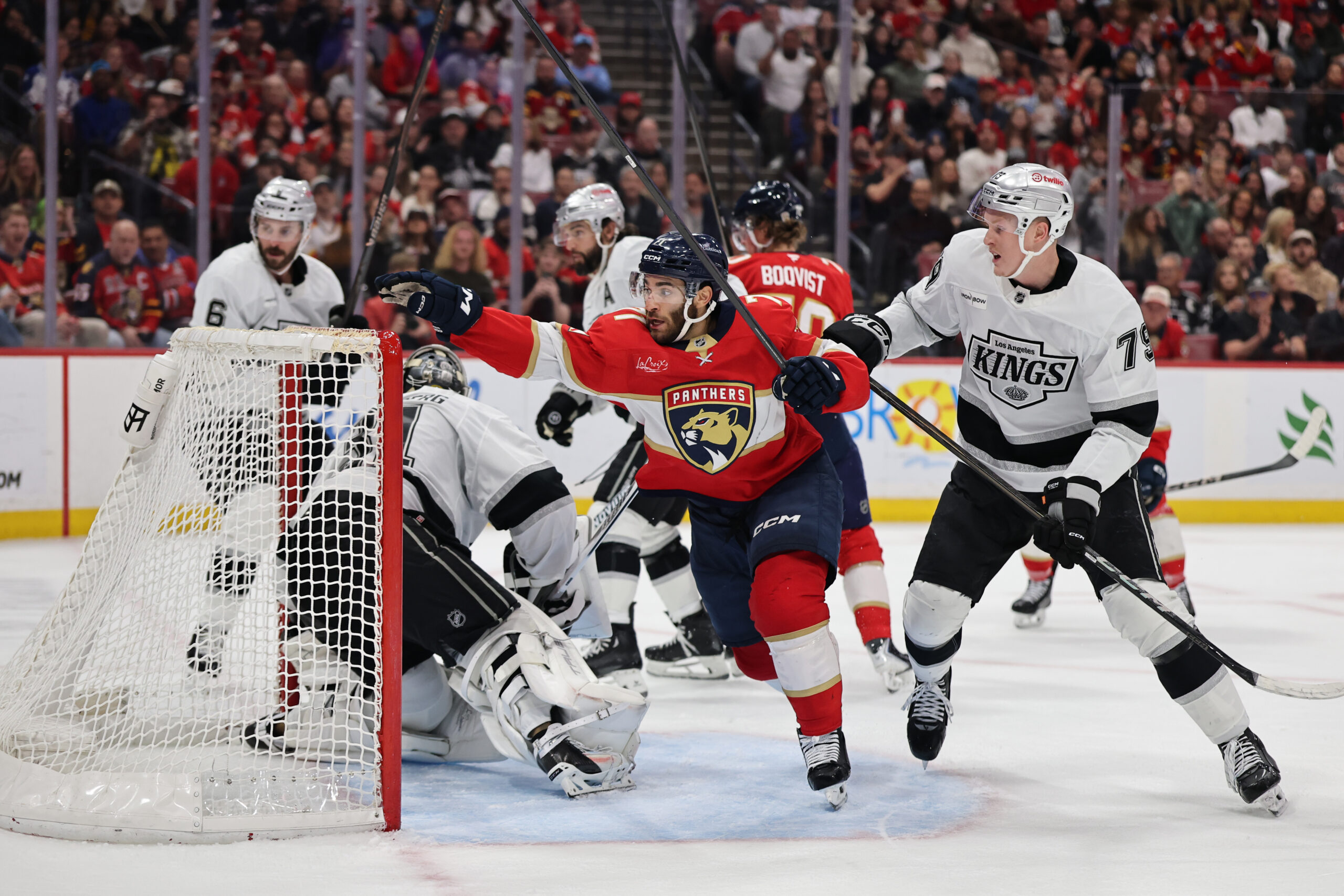The Florida Panthers’ Luke Kunin (71) battles the Kings’ Samuel...