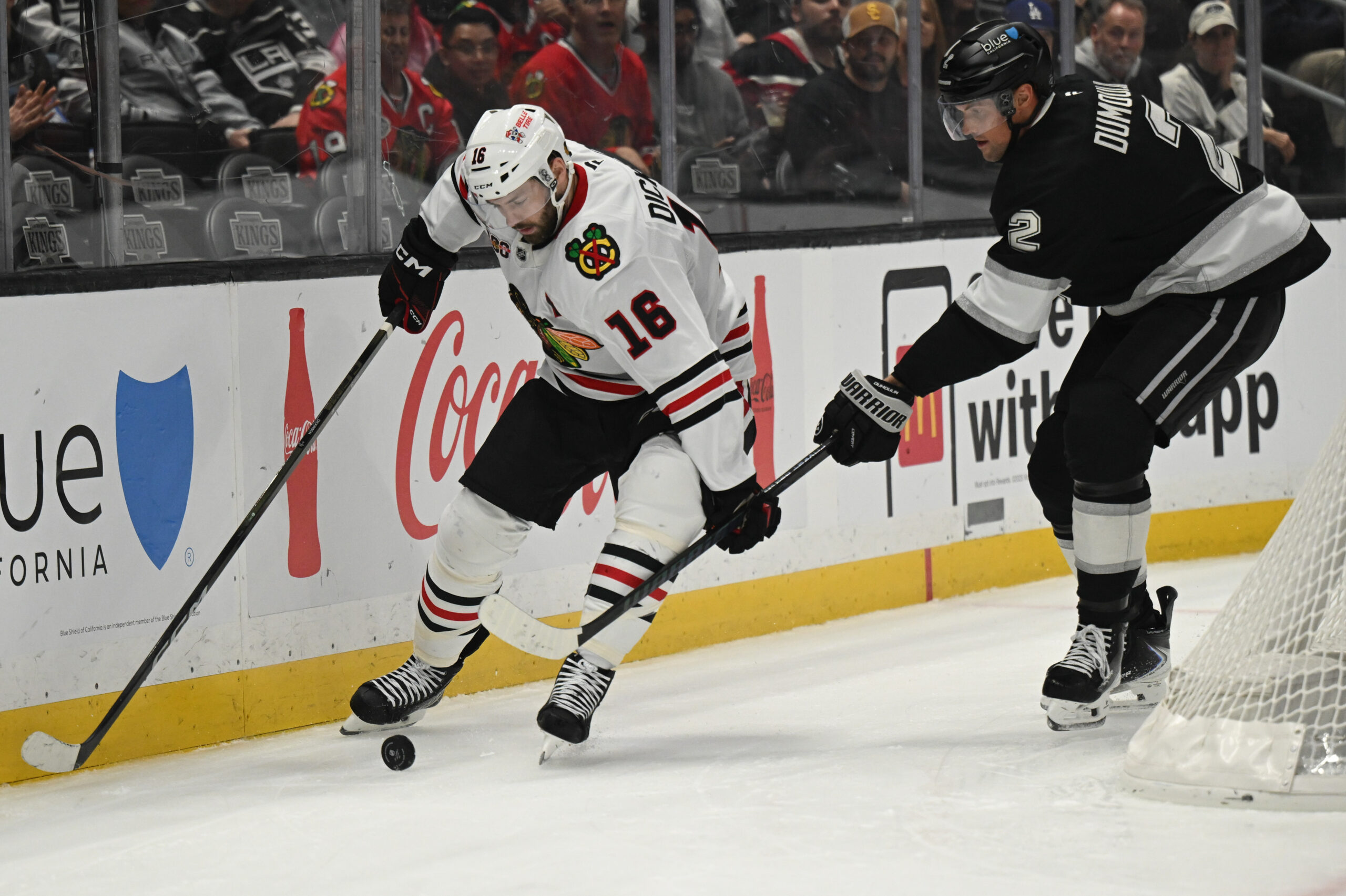 Blackhawks Jason Dickinson (16) tries to fend off Kings Brian...