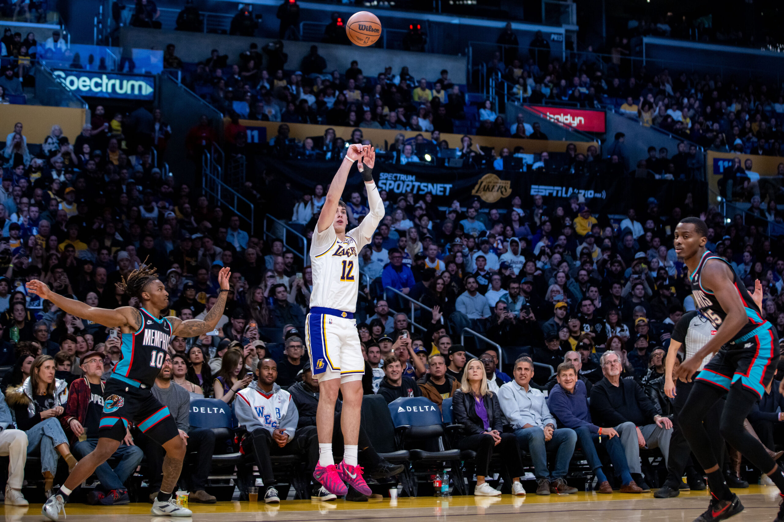Lakers forward Jake LaRavia (12) shoots against Memphis Grizzlies guard...