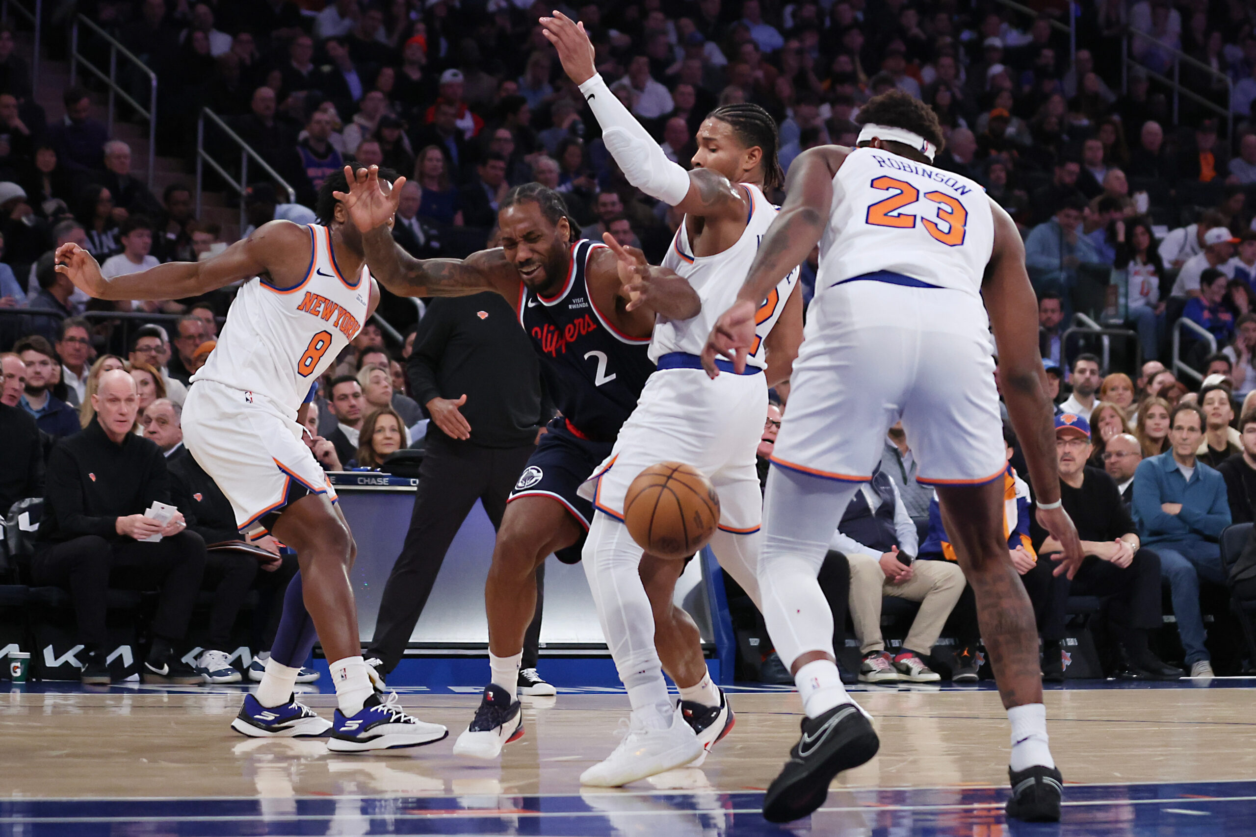 Clippers star Kawhi Leonard (2) is defended by New York...