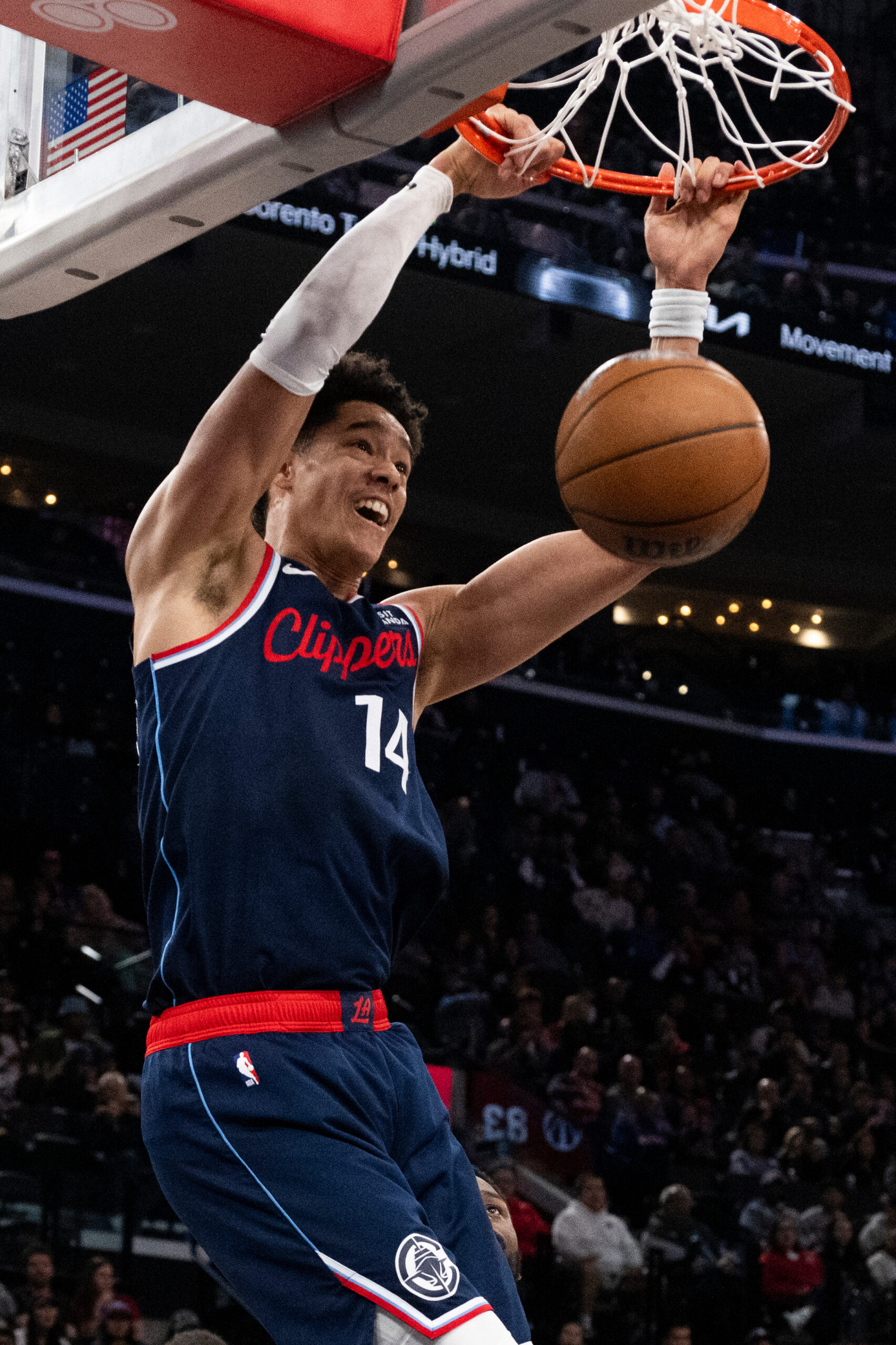 Clippers center Yanic Konan Niederhauser dunks during the second half...