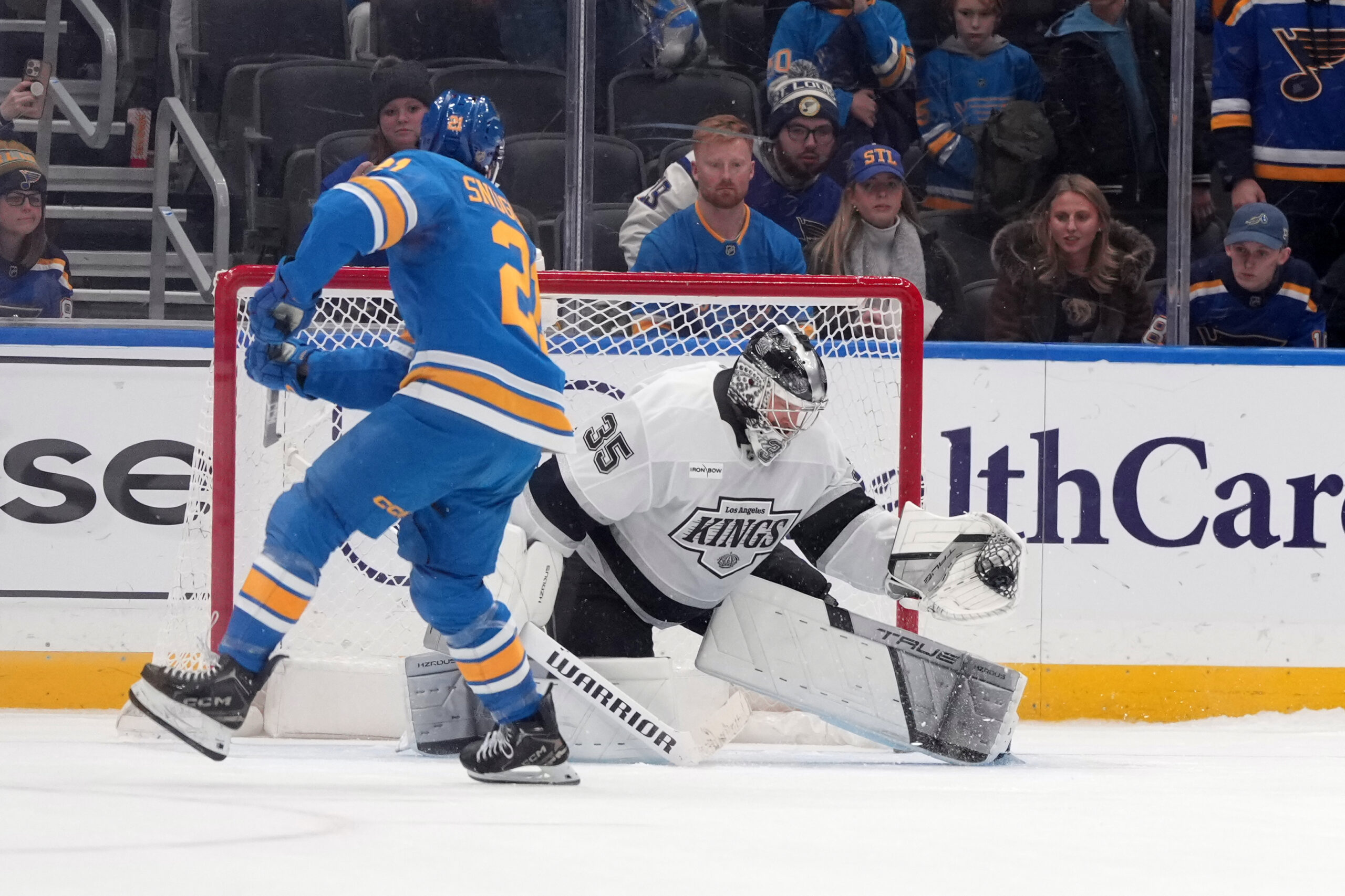 Kings goaltender Darcy Kuemper (35) stops a shot by St....