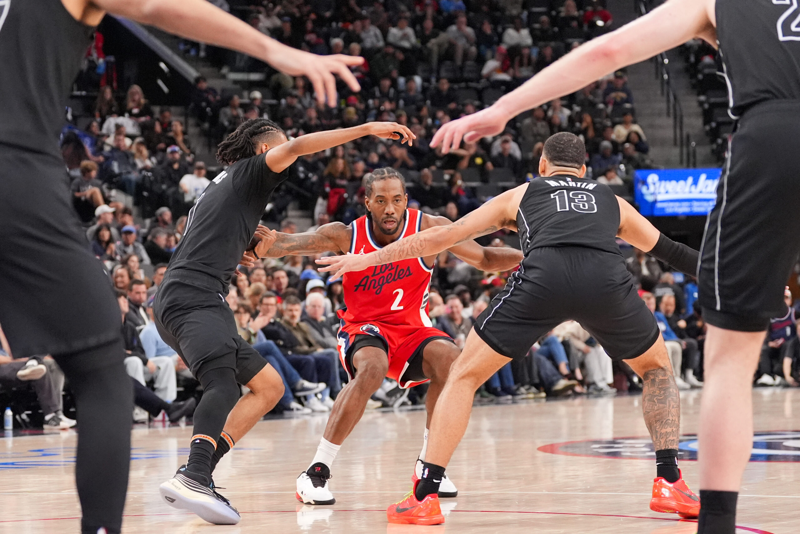 Clippers forward Kawhi Leonard (2) is defended by Brooklyn Nets...