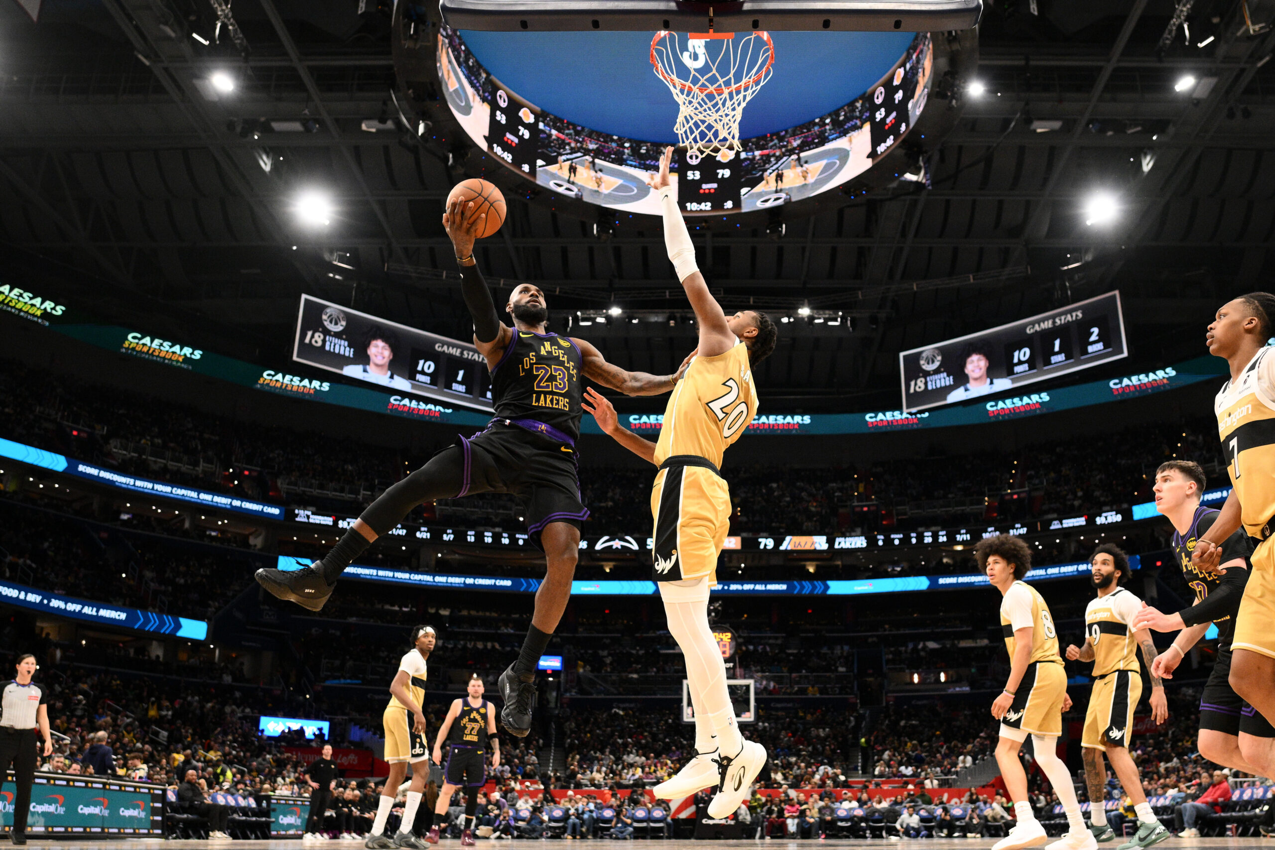 Lakers forward LeBron James (23) goes to the basket against...