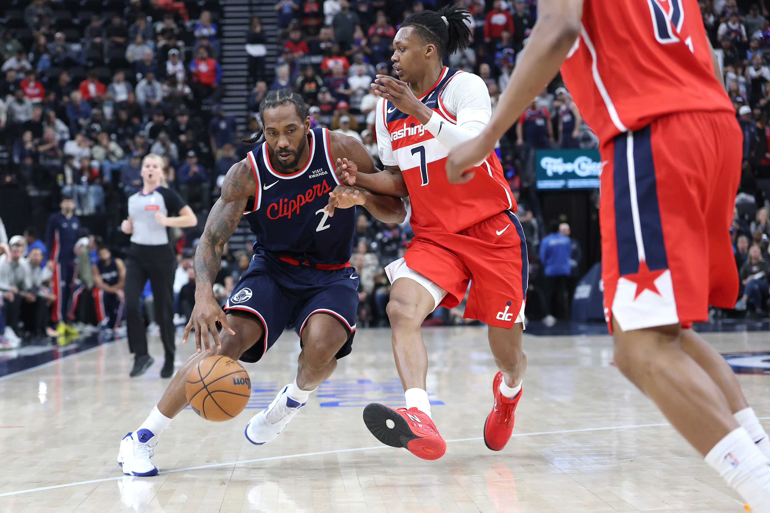 Clippers star Kawhi Leonard drives as the Washington Wizards’ Bub...