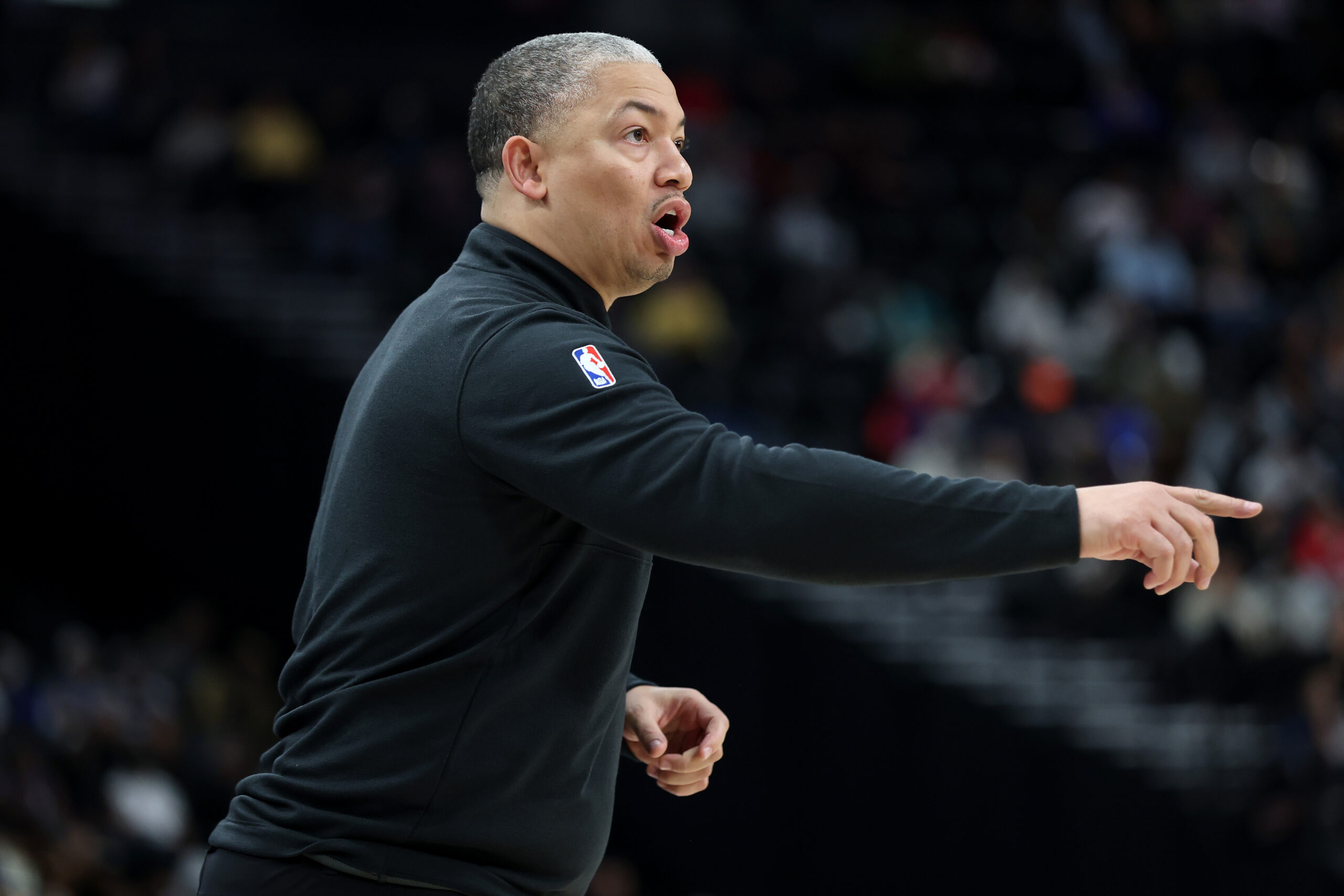 Clippers head coach Tyronn Lue calls a play from the...