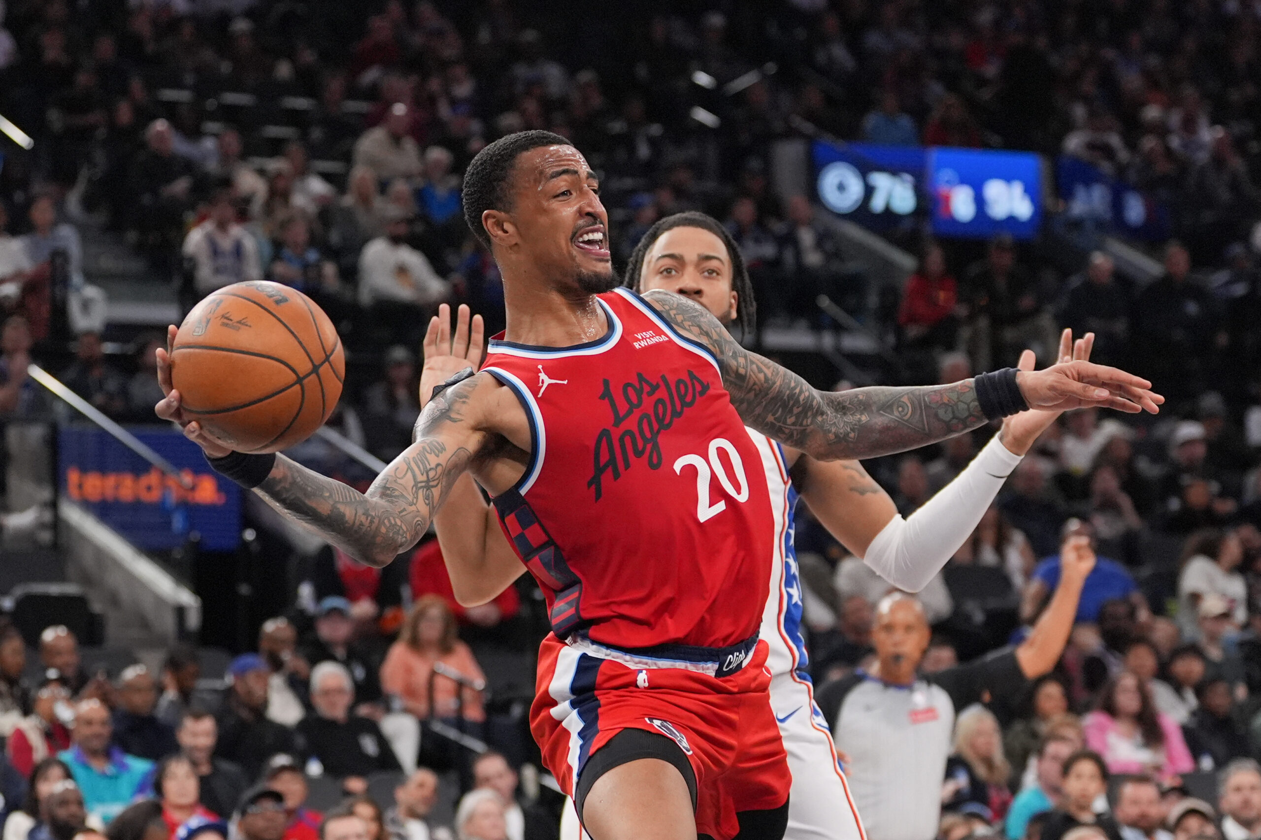 Clippers forward John Collins (20) passes the ball during the...